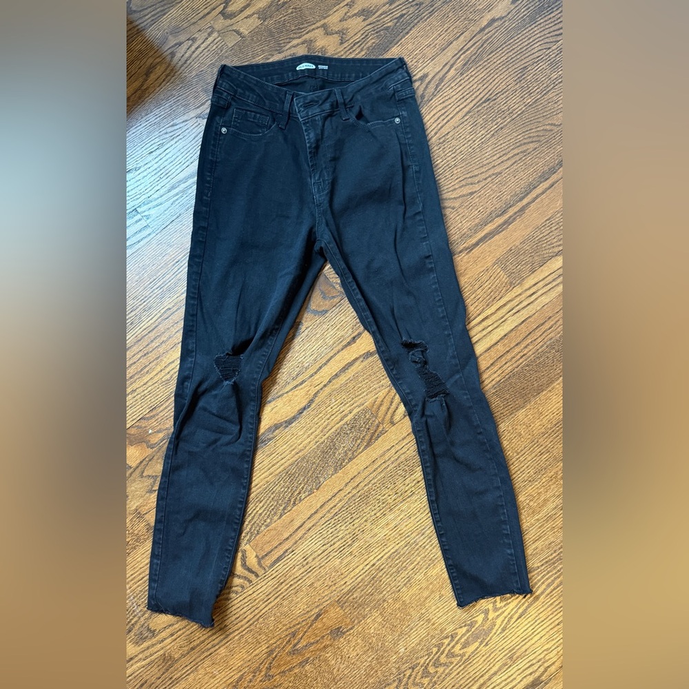 Old Navy Rockstar Super Skinny Jeans in Black distressed knees